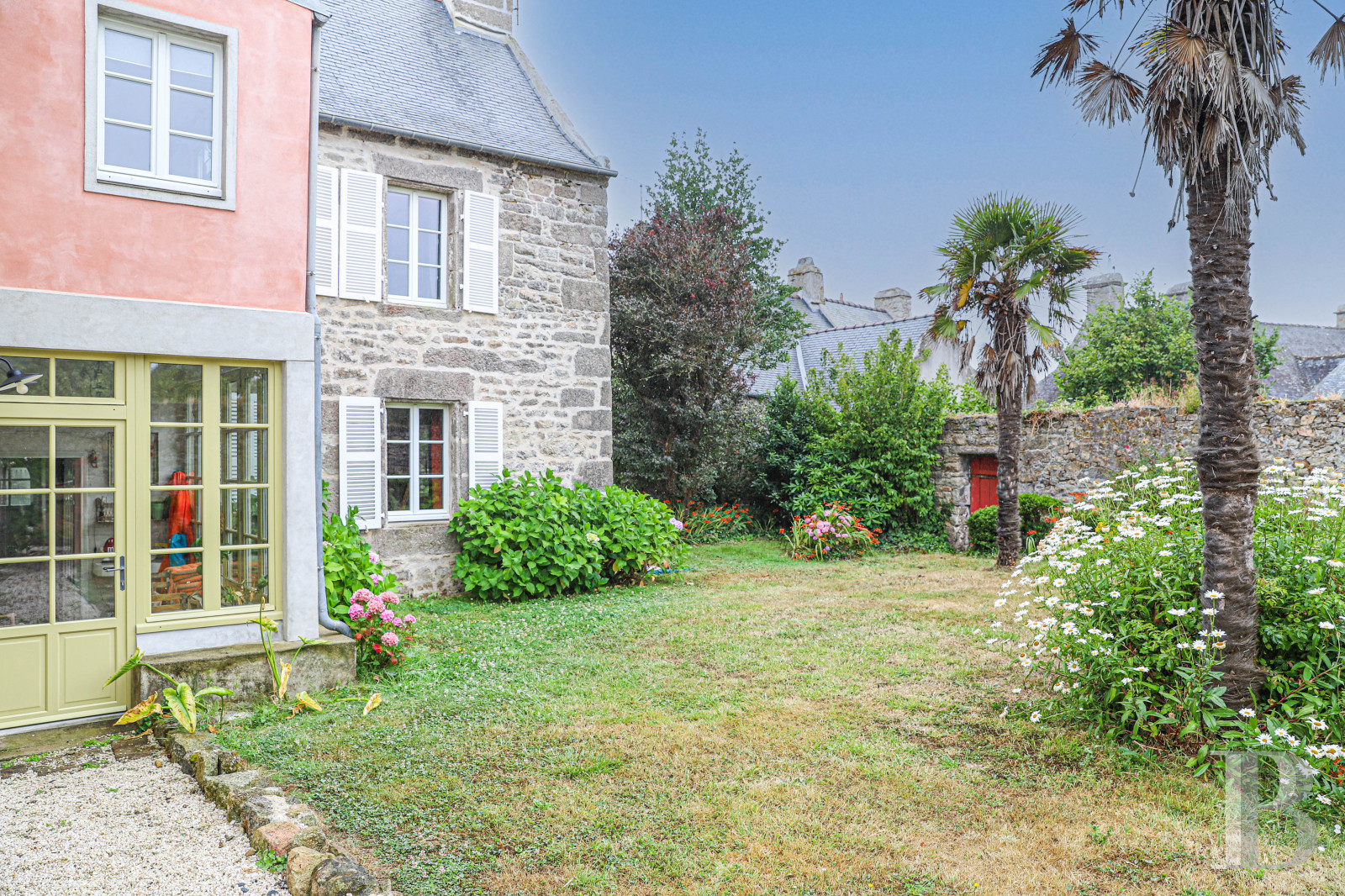 A 17th century manor house and penty close to the beaches and port in Lanildut, in the Iroise region - photo  n°4